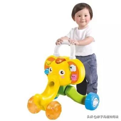 小视频再现幼儿学步车：不要给孩子使用呀，很危险，很危险