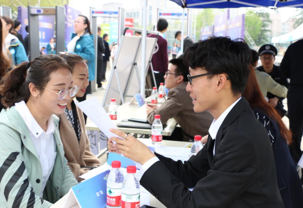 未来十年很吃香的3个专业,工资高、待遇好,选对了“钱途无量”