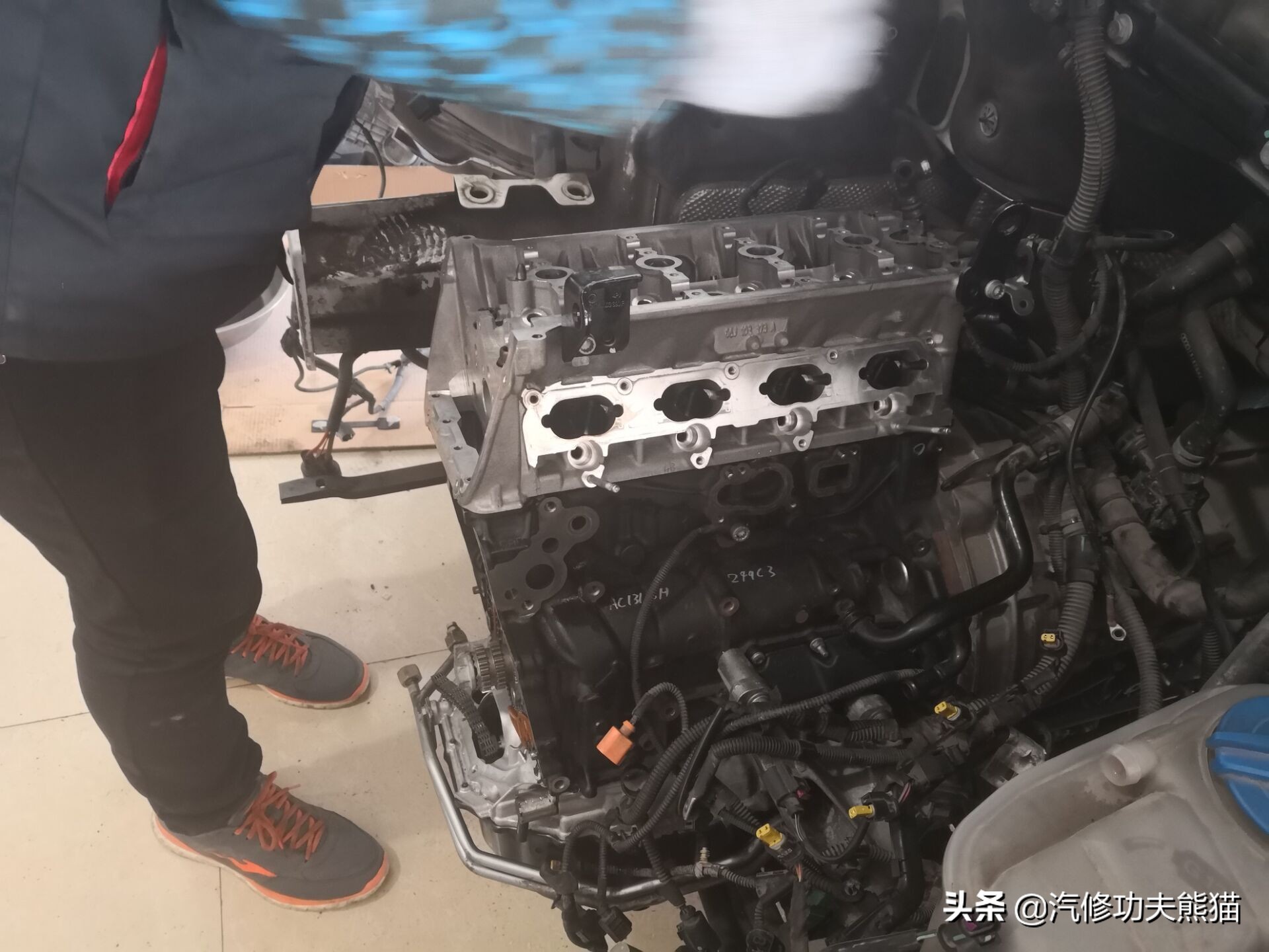 奥迪q53.2自吸发动机烧机油吗,12款奥迪q5发动机烧机油改进