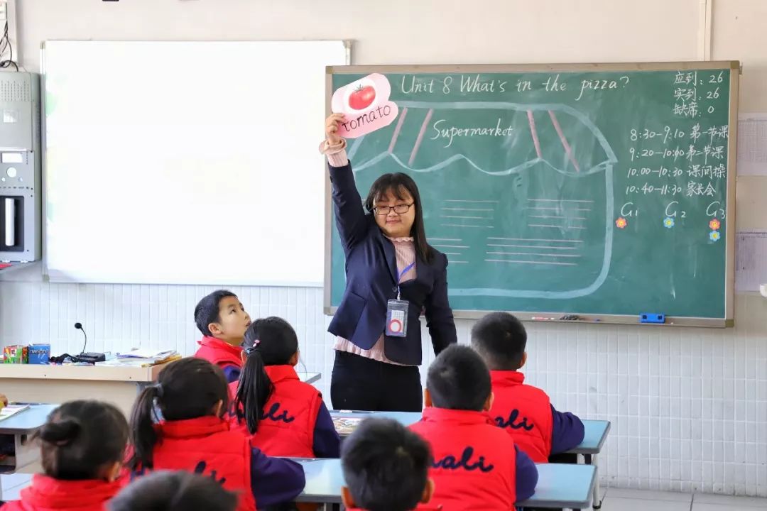 华立中英文学校是不是贵族学校,华立中英文学校升学