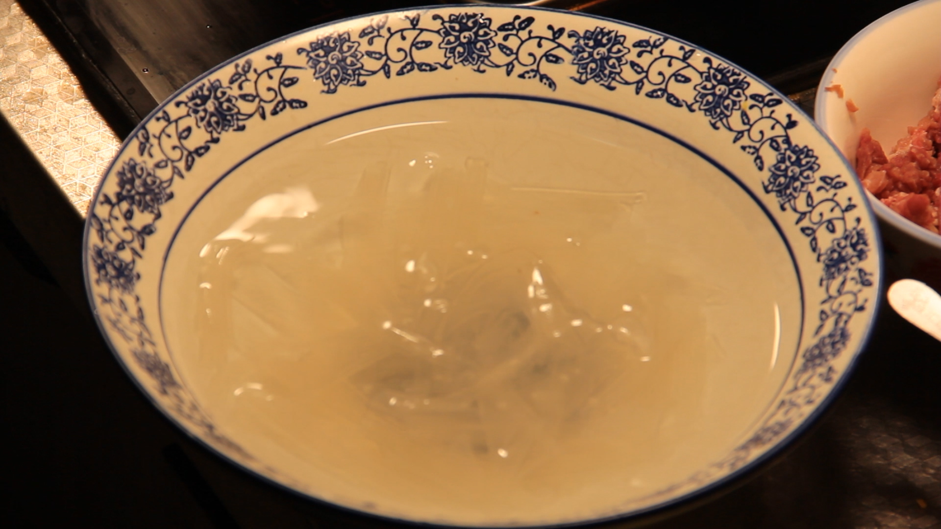 粉皮肉最简单的做法,肉末蒜焖粉皮最简单的做法