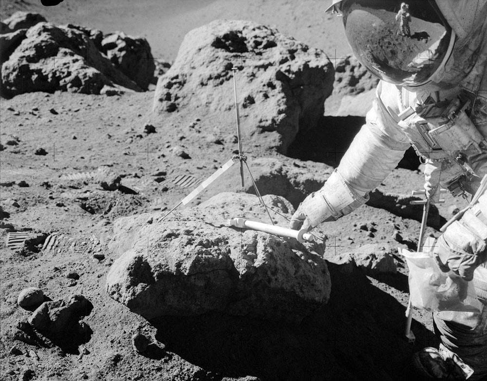 阿波罗11号登月真的成功吗,阿波罗11号第一次登月球是真是假