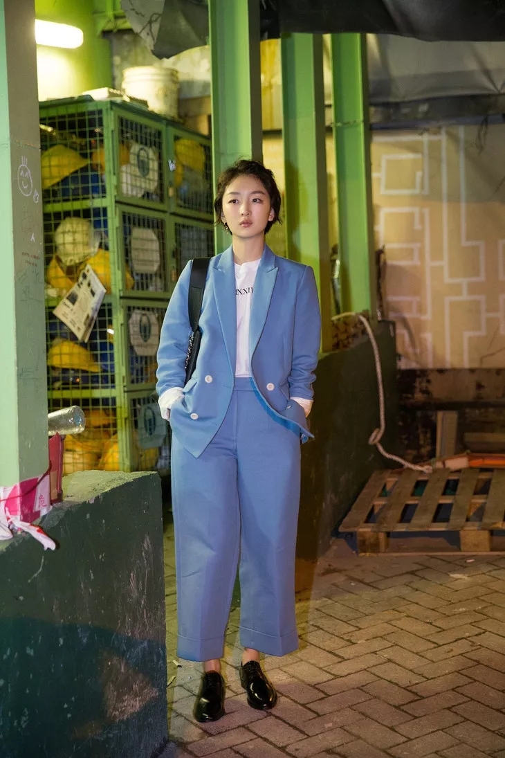 现在流行女士穿什么小白鞋,小白鞋过时了今年流行平底鞋