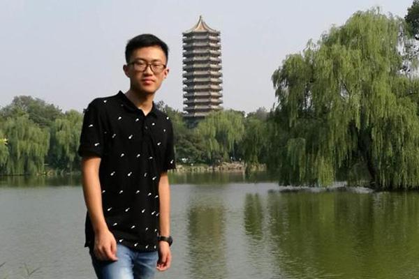 高考前1月仍看球赛,却成文科状元,他说:不靠傻学,关键3点方法