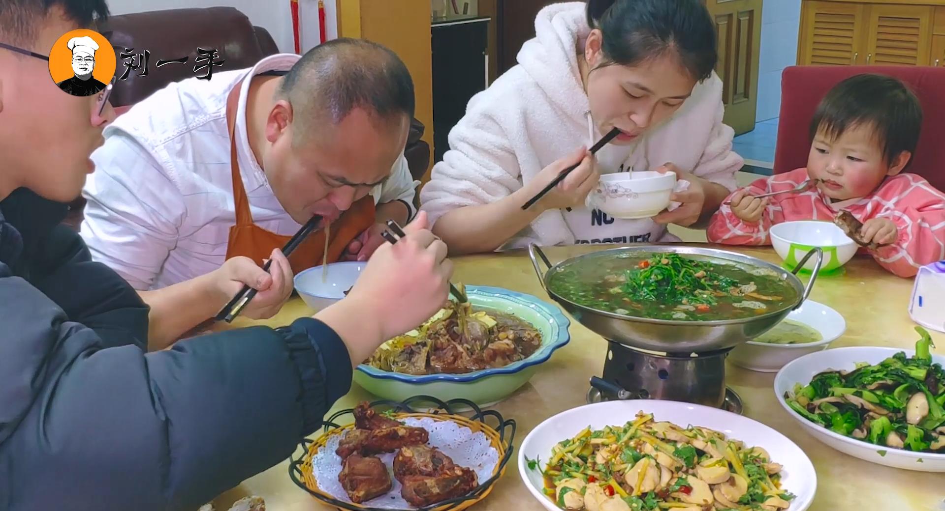 如何熬出好喝的筒子骨汤,筒骨汤怎么熬出来味道更鲜美