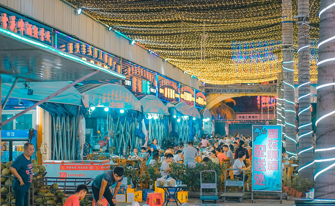 三亚本地人最爱去的海鲜广场,每天都是人山人海,好吃还不贵