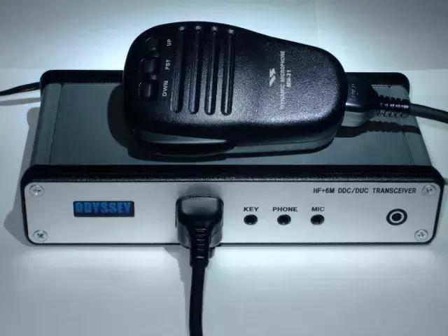 多款收发信机回顾，SDR、QRP和传统桌面电台争奇斗艳