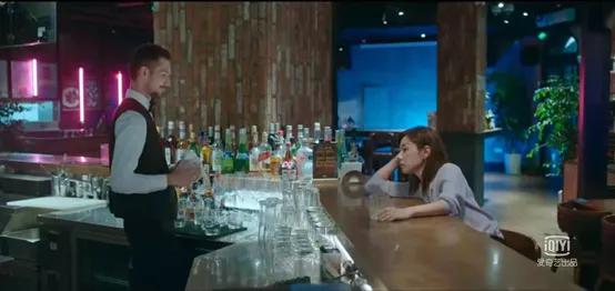 未成年女孩当众裸舞:养女儿最大的错误,就是把她养得太乖