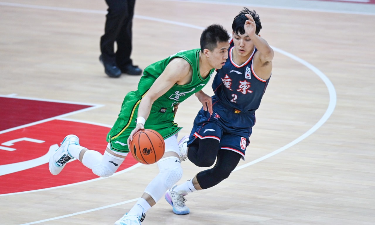 郭艾伦现在为什么不用穿李宁球鞋,郭艾伦球鞋事件缺席了几场比赛