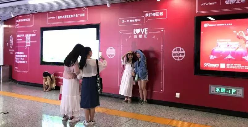把衣柜搬进地铁站!家居圈地铁营销还能怎么玩?