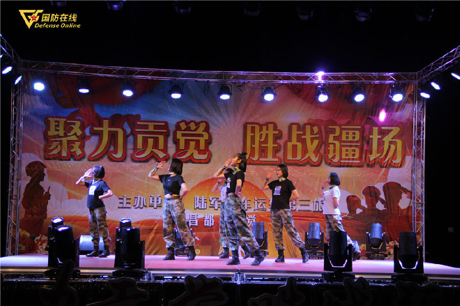 高原女汽车兵征服昆仑山脉,高原上的女汽车兵