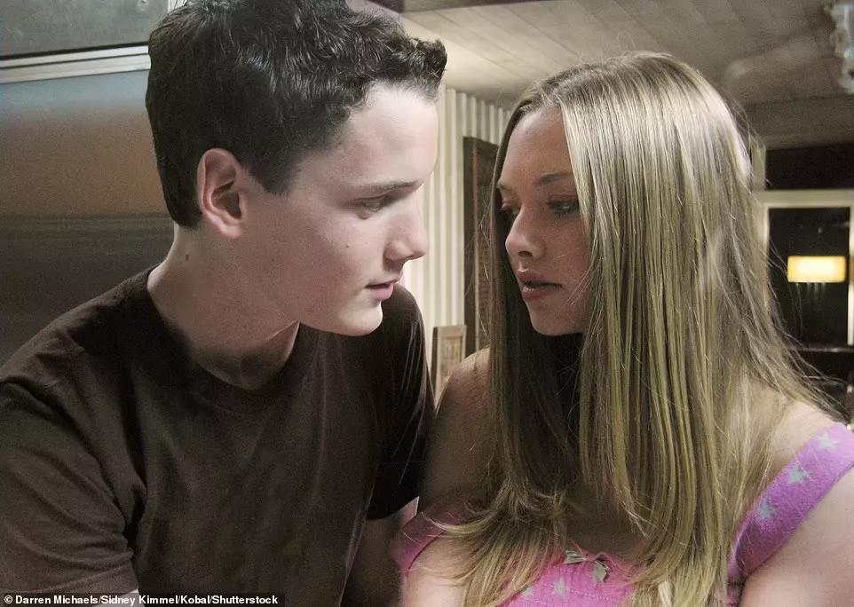 艾米亚当斯变脸,艾米亚当斯年轻