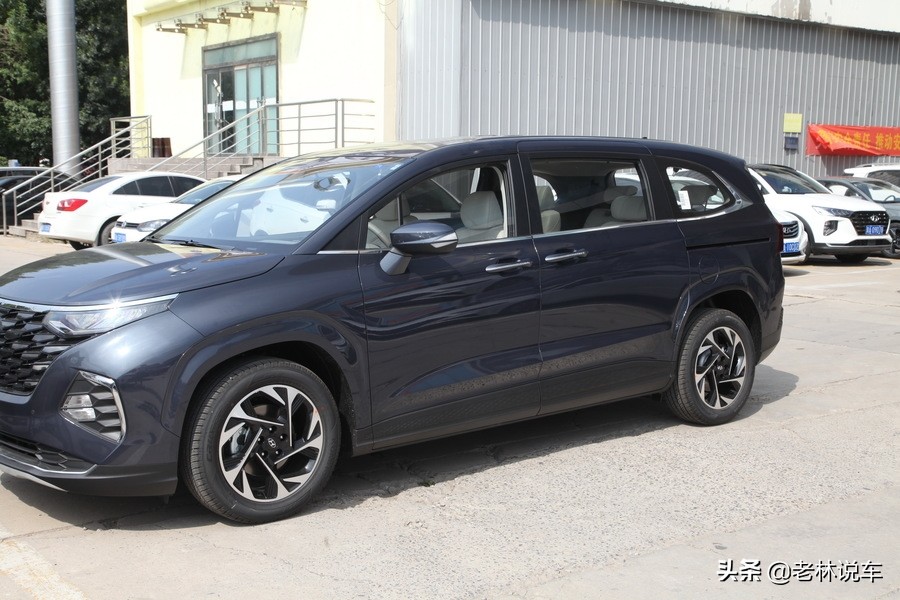 库斯途质感能比gl8强吗,顶配库斯途对比低配gl8