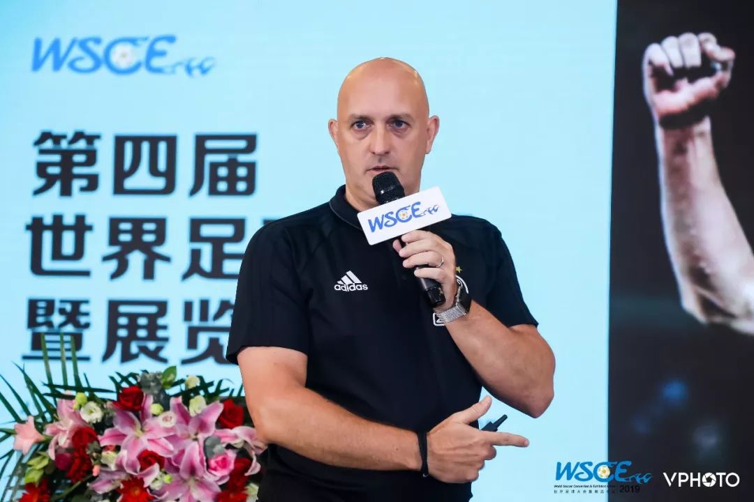 章鱼帝专访阿贾克斯官员：中国青训需改变，球员不会独立做决策