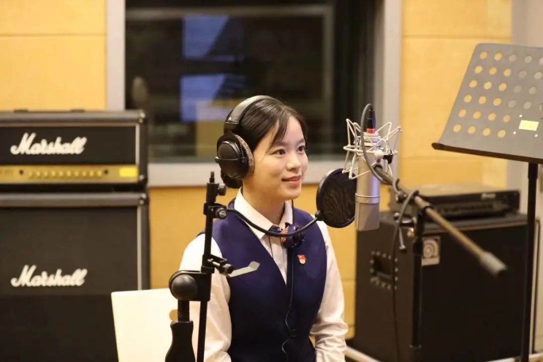 「行情」五大行行服PK哪家强，谁是你心中的最美行服？