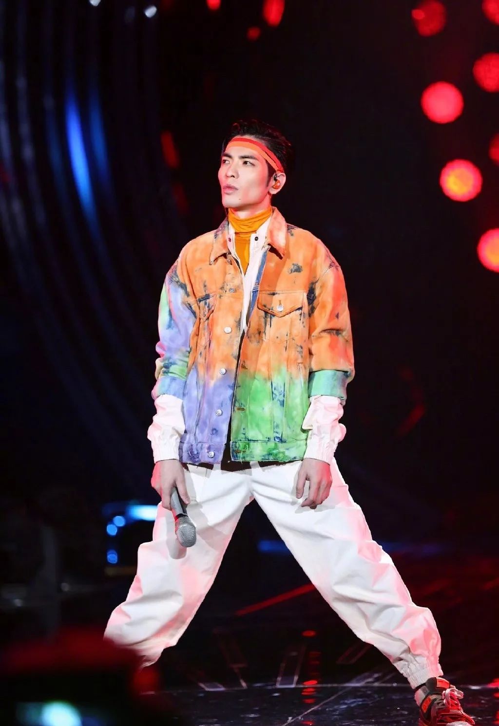 萧敬腾最新穿搭,萧敬腾黑西装造型