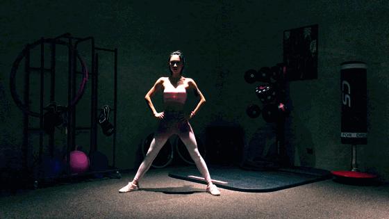 一个简单的腿部拉伸韩国 (韩国减小腿最快的方法)