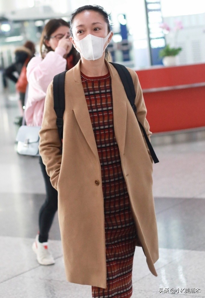 周迅窦靖童同框,周迅窦靖童时装周