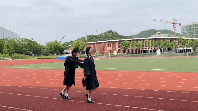 毕业照自己拍全身合成,毕业照自己拍怎么拍