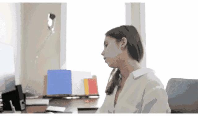 中频治疗仪按摩颈椎,颈椎按摩仪低频脉冲