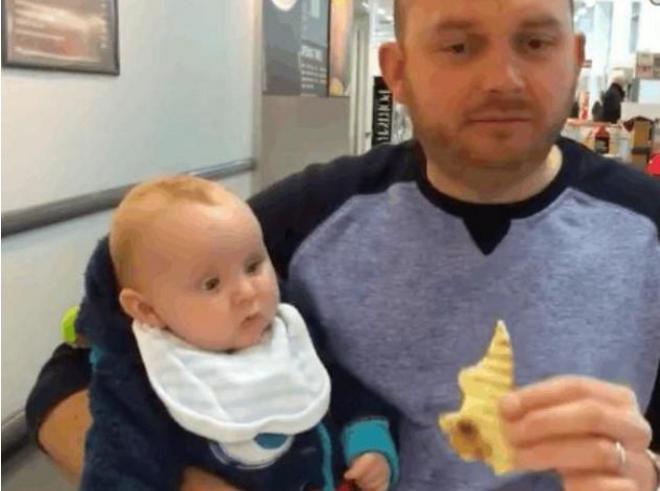 为什么宝宝抱着就睡一放下就醒哭,为啥宝宝抱着就哭放到床上就好了