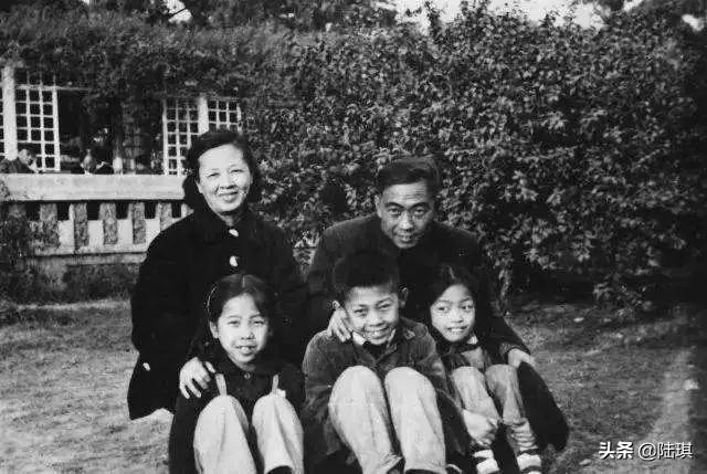 男朋友嫌弃自己丑该整容吗,男朋友嫌自己长得丑和我分手了