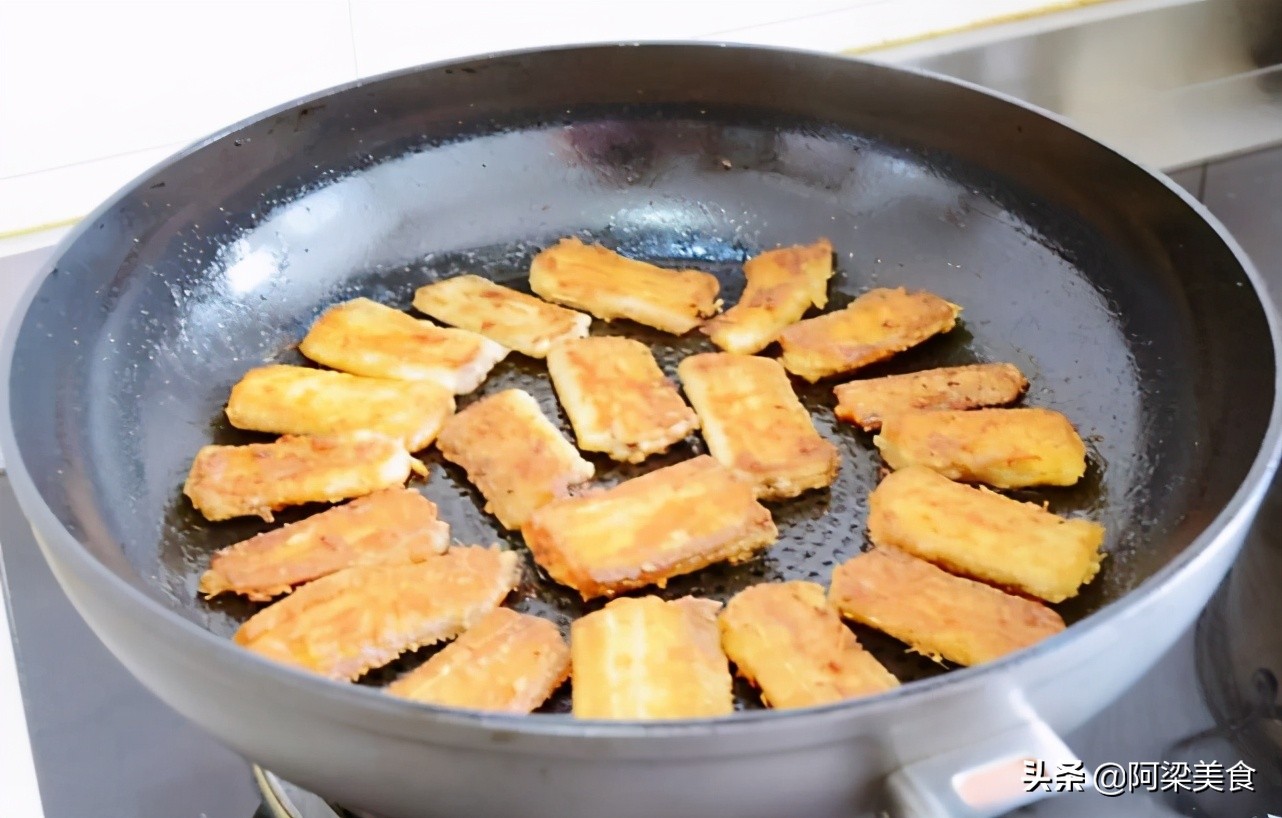 煎带鱼不粘锅不破皮,用面粉淀粉煎带鱼不粘锅不破皮