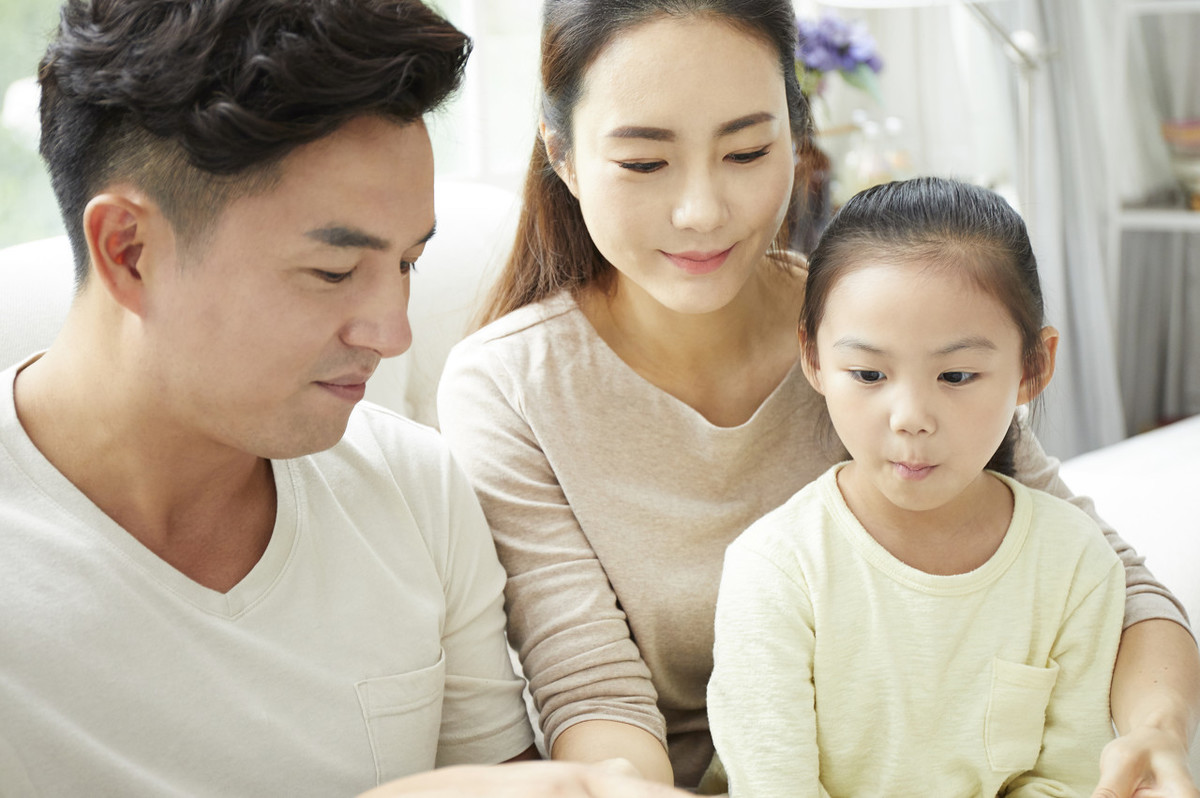 孩子特别黏妈妈胆小怎么办,孩子不听话总黏妈妈怎么办