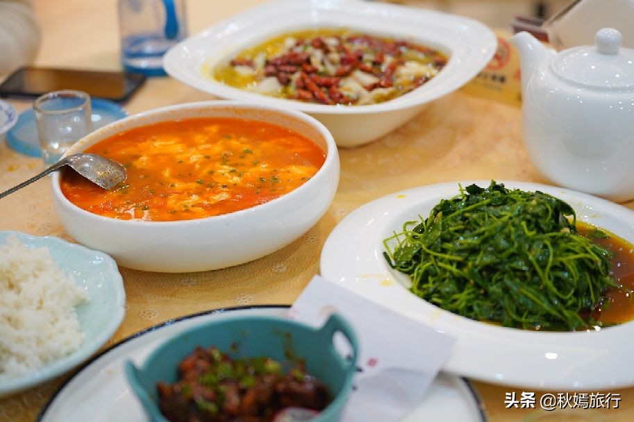 常熟网红枫林秋意盎然，游客络绎不绝，百年老店五道菜肴165元