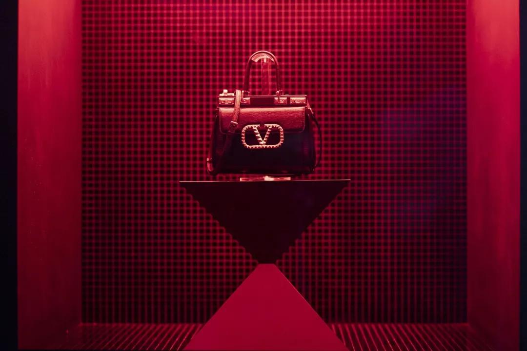 华伦天奴铆钉鞋绝美,华伦天奴绝美