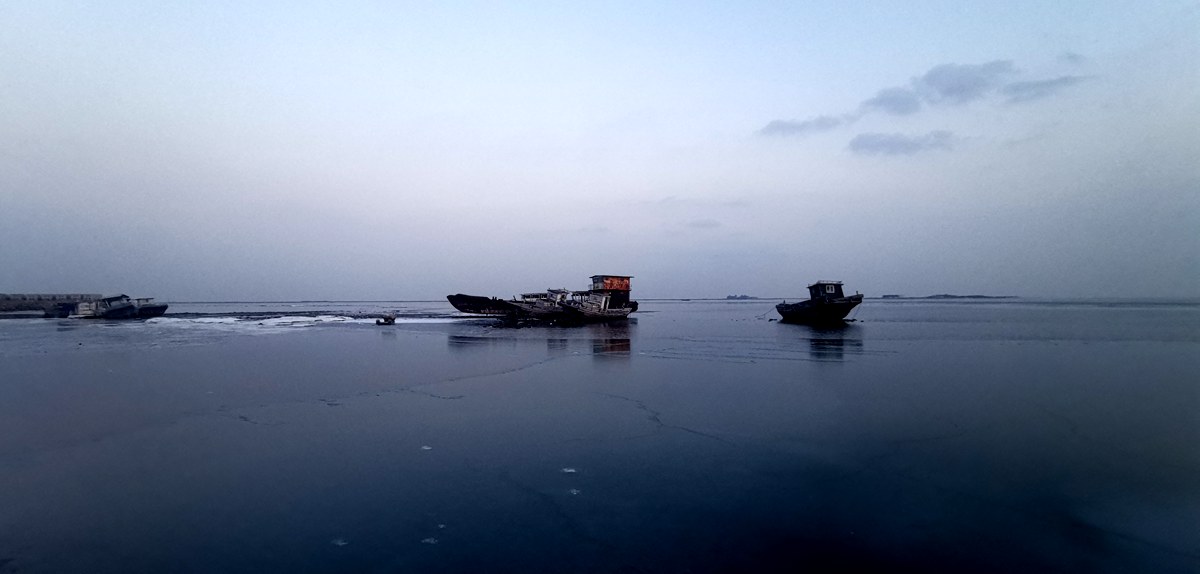 摄影：静静的渤海湾（捞鱼尖村渔船码头）