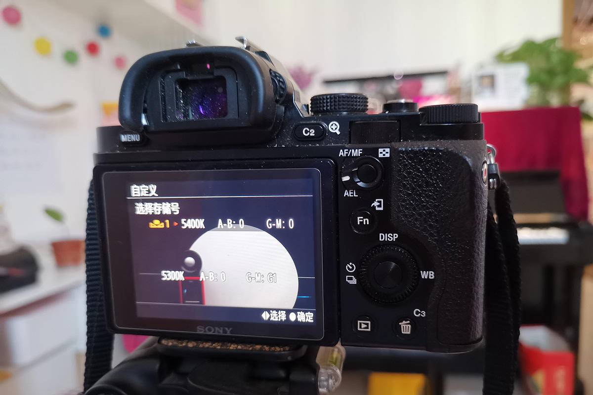 练习钢琴光线不足会伤眼,实测“明基专业钢琴灯”