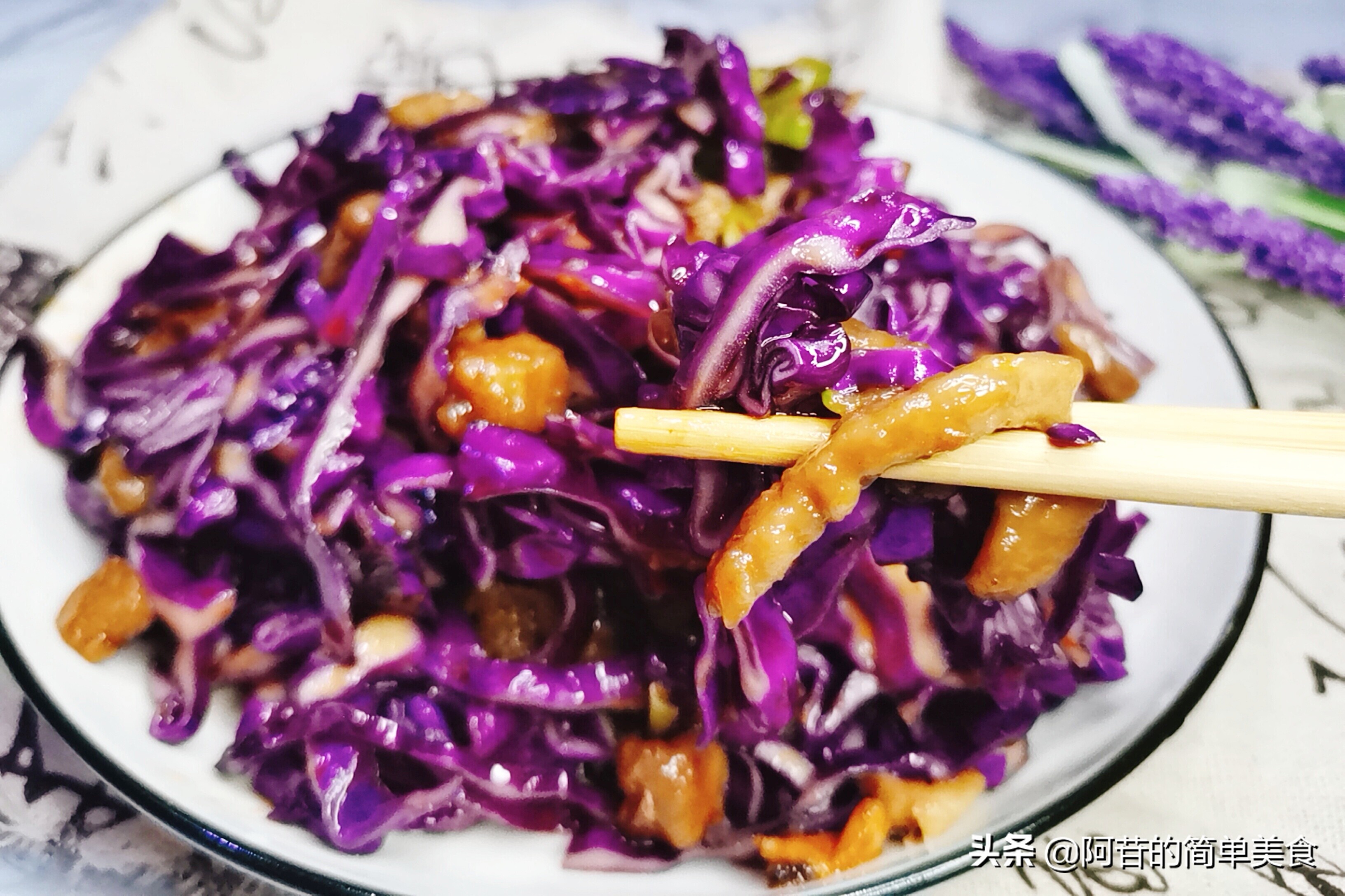 清炒紫甘蓝花样做法,家常炒紫甘蓝菜的做法图片