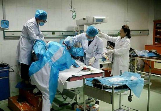 顺产内检是直接摸到婴儿头吗,顺产前医生伸手检查