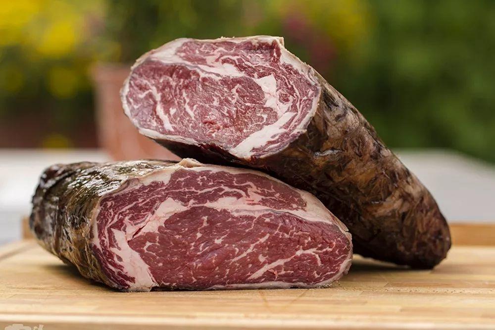 切牛排出血是什么原因,切牛排流下的红色汁水