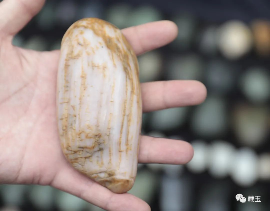 一块和田玉籽料七种颜色极品,和田玉籽料桃花玉