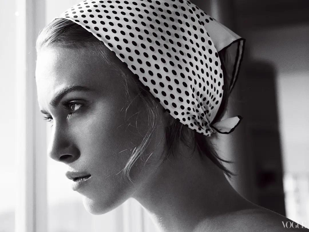 在家也穿正装,在家也天天穿校服