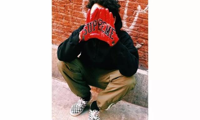 我分期买着几千的Supreme和AJ，老爸几百的羽绒服却都舍不得买！