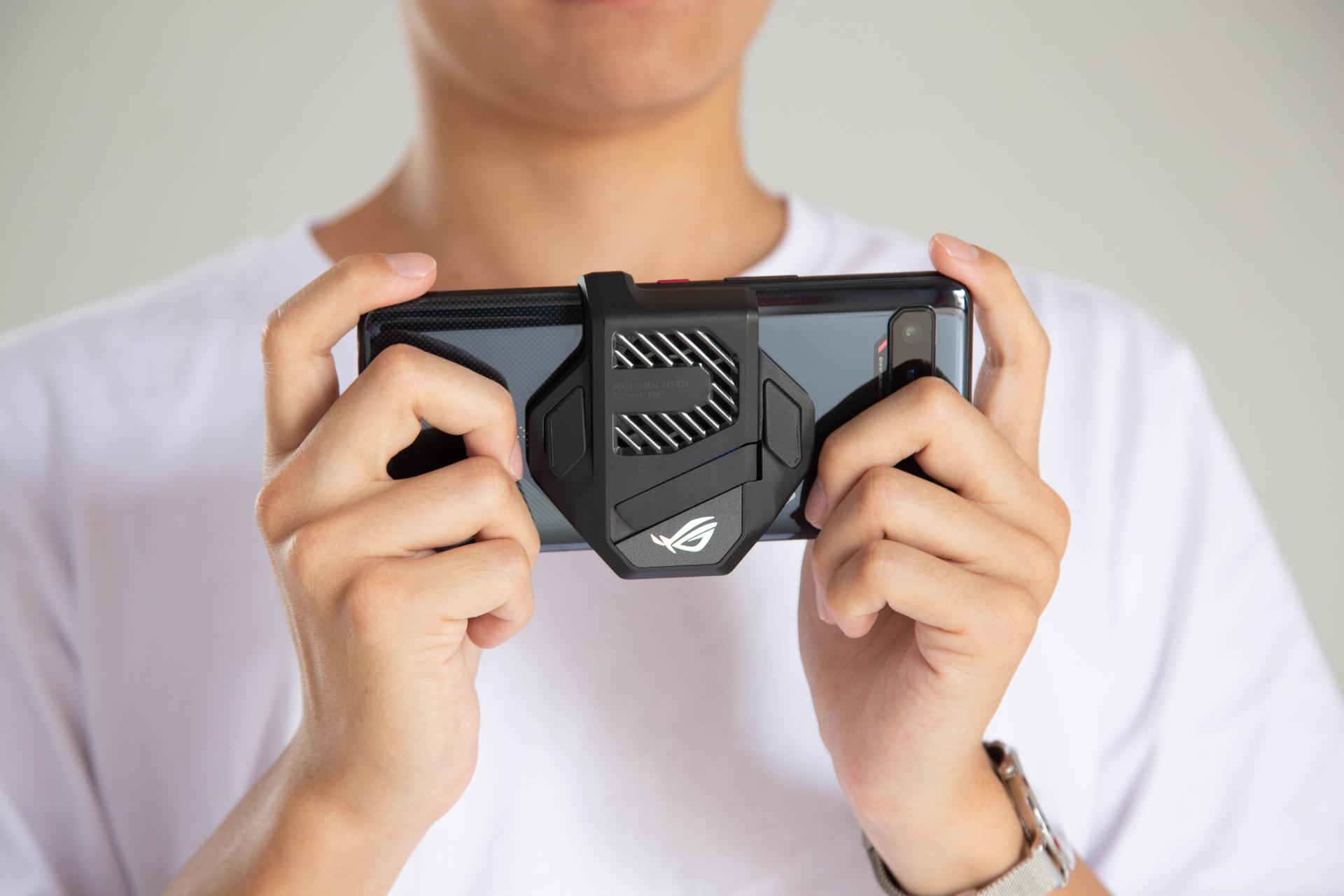 玩游戏的手机rog,玩手游买rog掌机还是手机