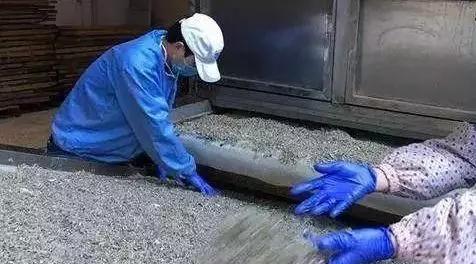 超市里一块钱一包的小辣鱼，到底能不能放心吃？