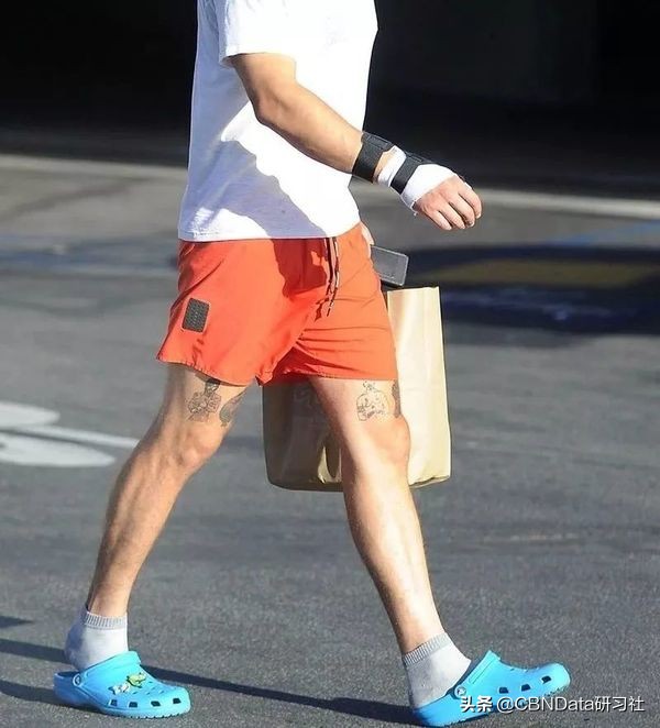 为什么男人穿凉鞋很难看,为什么感觉穿凉鞋很丑