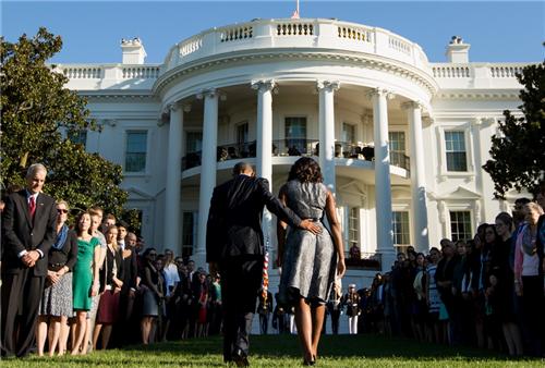 奥巴马狂怼特朗普,特朗普发文回击奥巴马