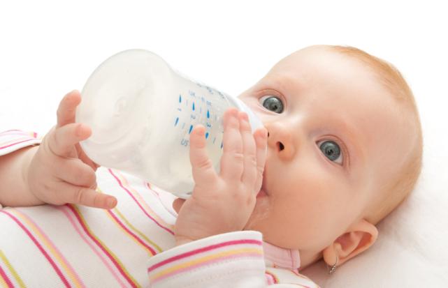 宝宝奶瓶不吸怎么戒奶,防止宝宝喝奶瓶的方法