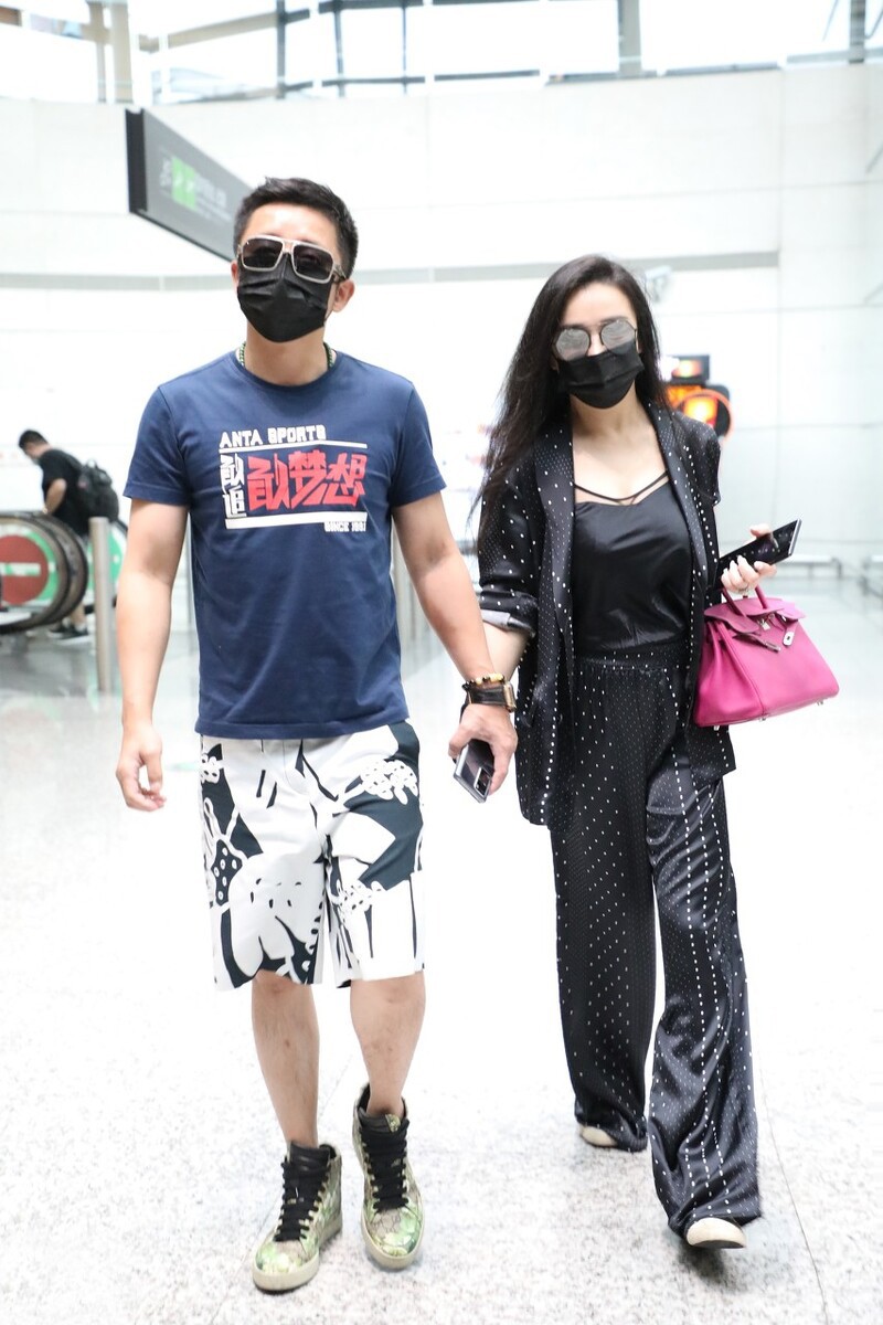 冉莹颖辣妈好身材穿搭,冉莹颖穿凉鞋图片