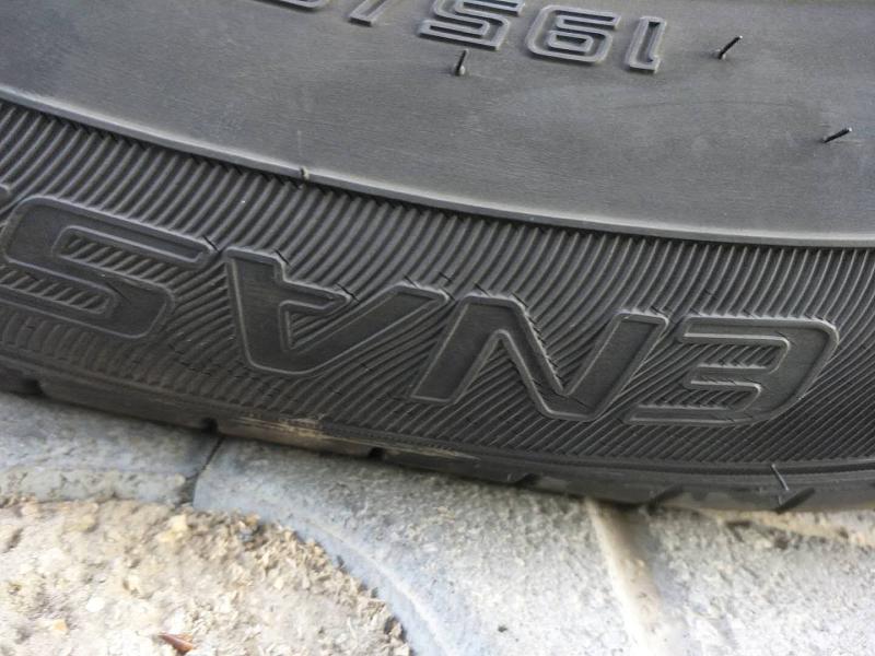 新款卡罗拉轮胎开裂,卡罗拉2018年轮胎侧面很多小裂纹