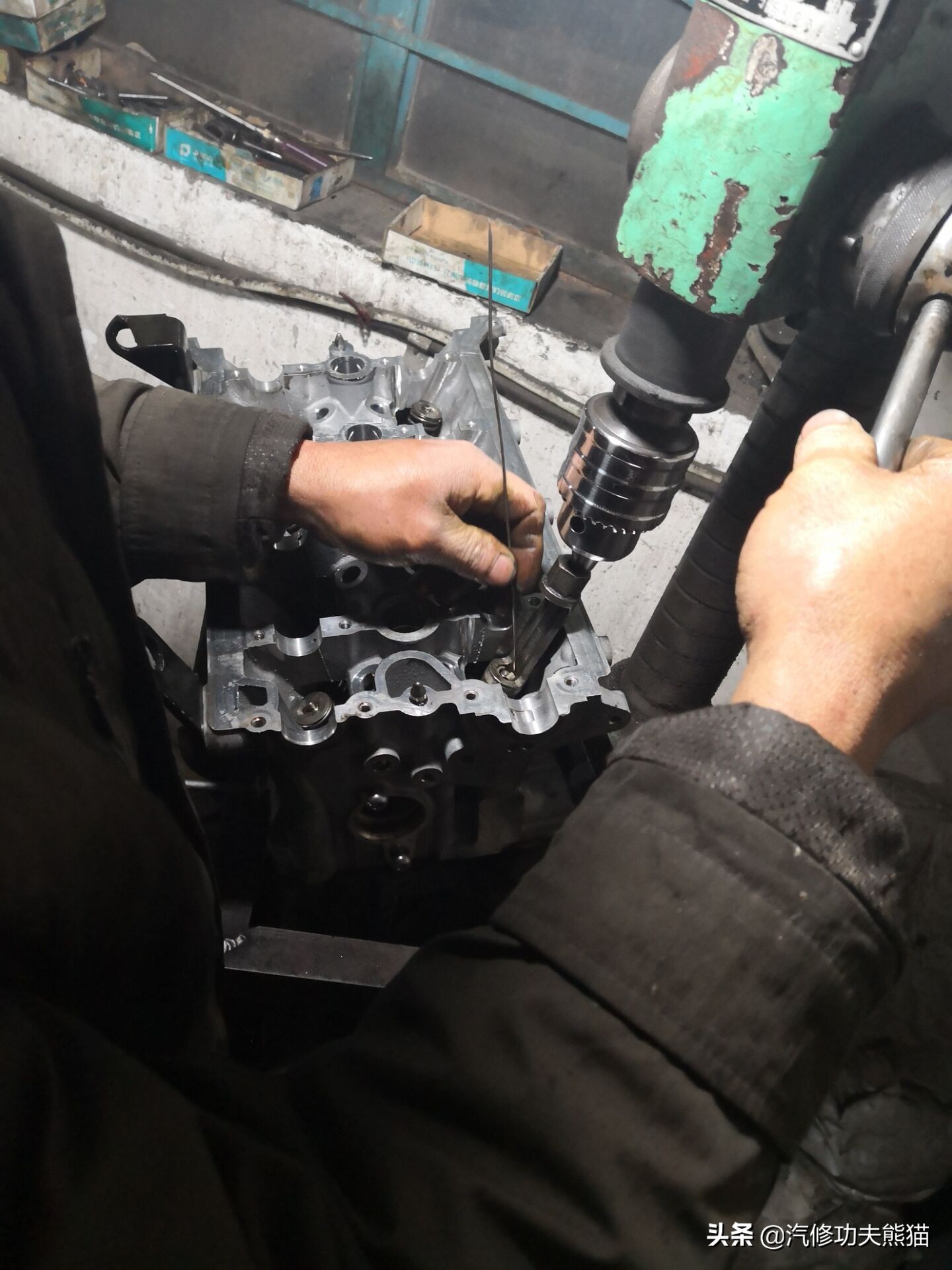 奥迪q53.2自吸发动机烧机油吗,12款奥迪q5发动机烧机油改进