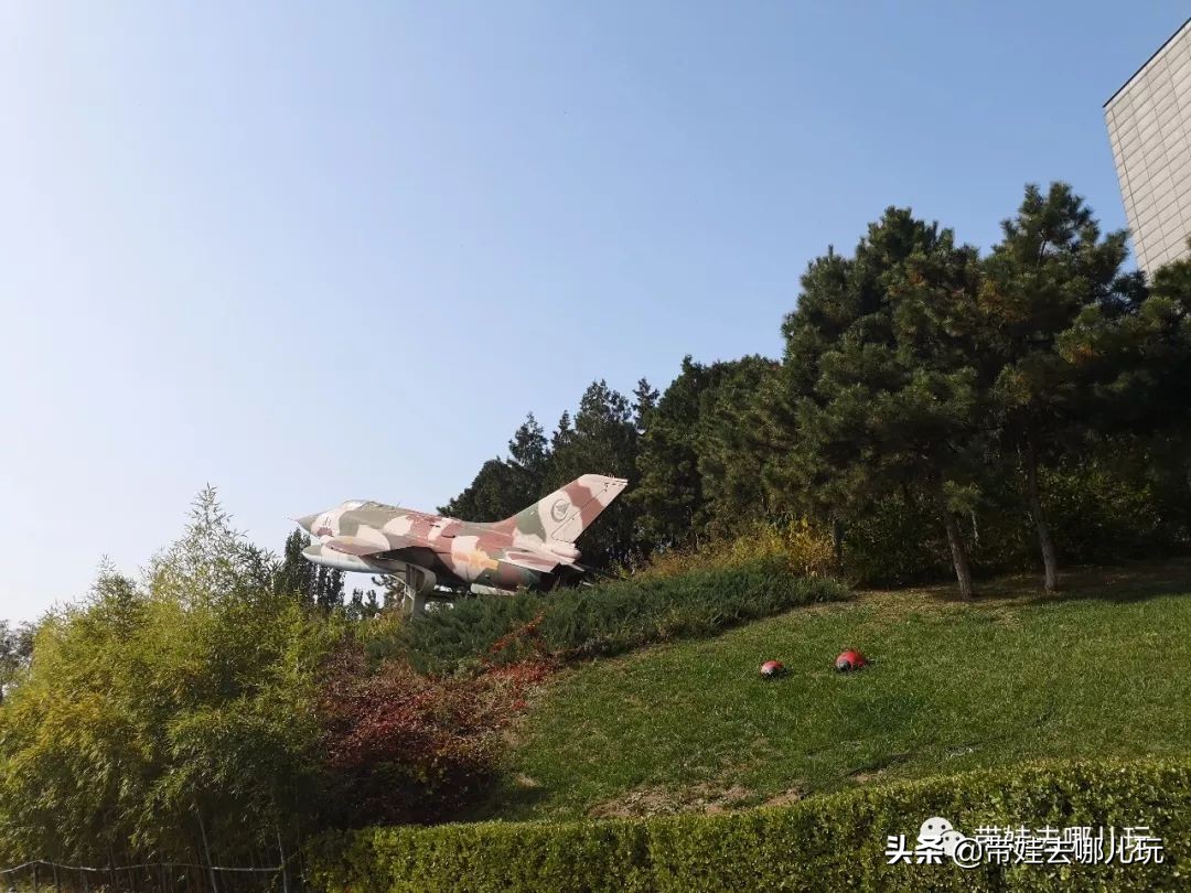 住别墅、滚草坪、躺在床上看电影，密云轻奢营地的花样玩法