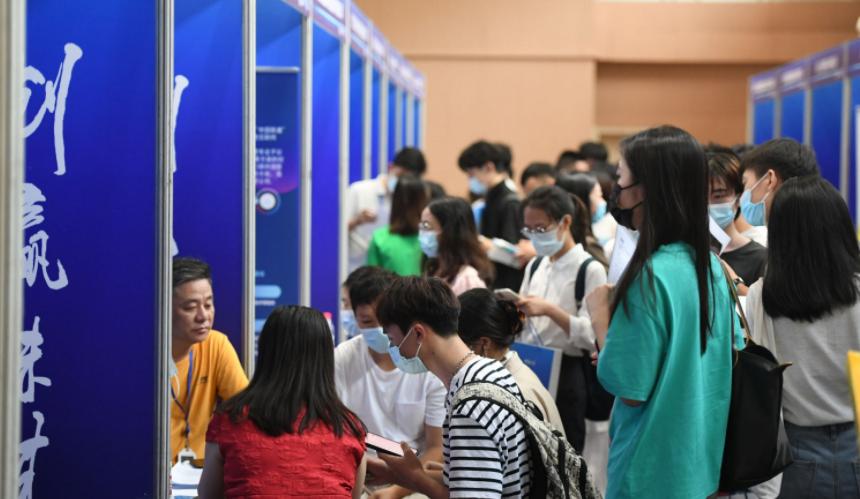 面试要求的正装必须是西装么,面试穿正装最忌讳的是什么