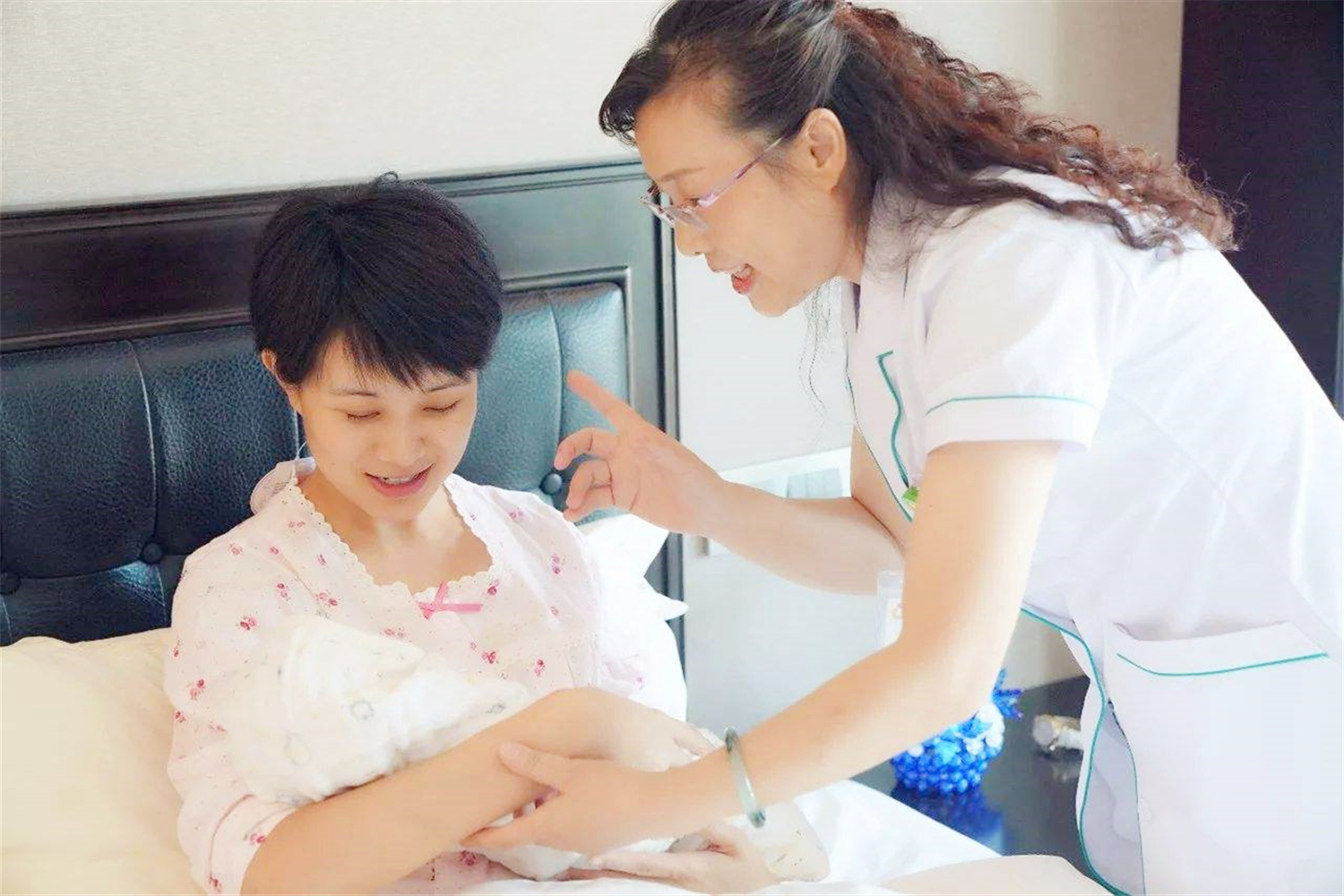 顺产恶露怎样是正常,顺产后什么时候开始排恶露