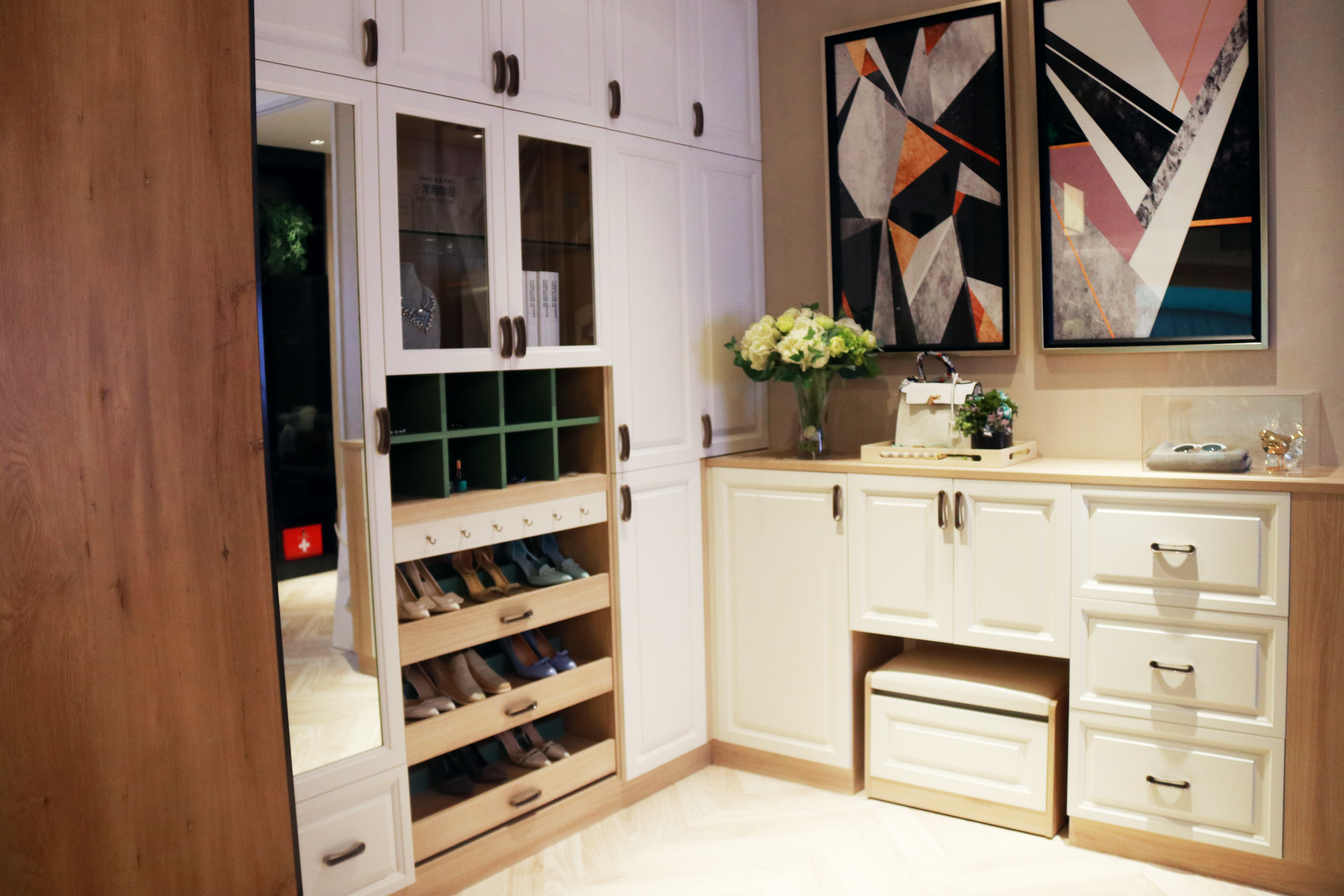 鞋柜不够用鞋柜怎么设计好看,鞋柜款式不要上边柜